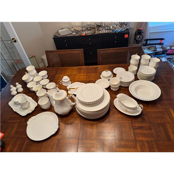 Royal Albert dish set