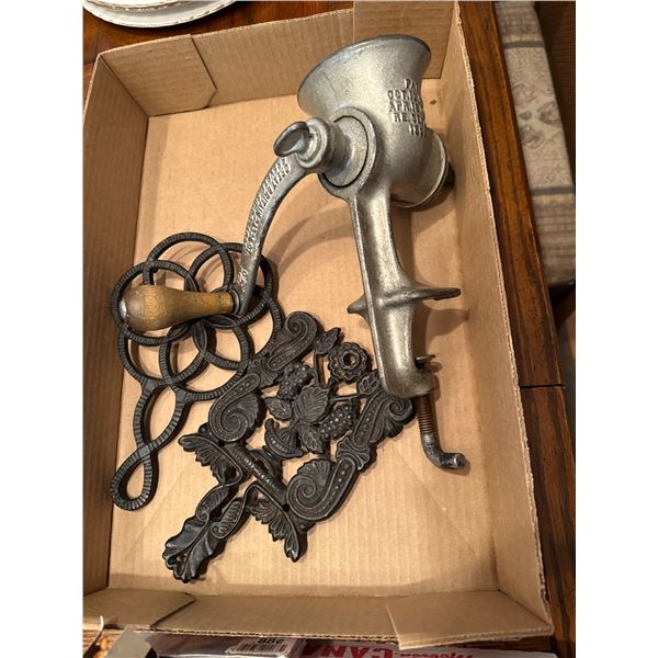 Grinder and metal trivets