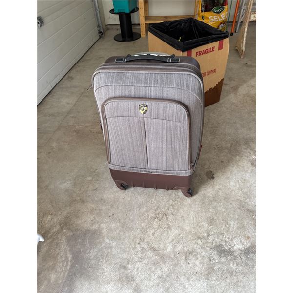 Heys 4 wheeled suitcase