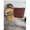 Image 1 : Cooey 3 folding chairs and side table