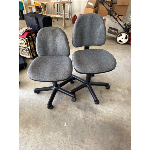 2 office chairs