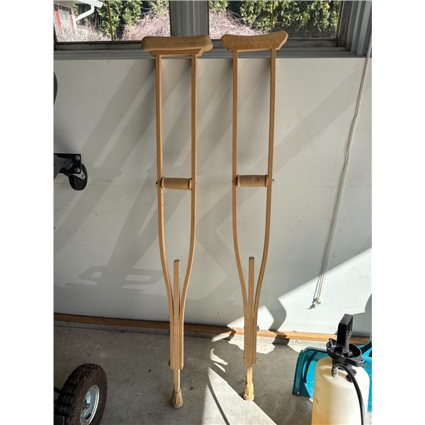 Adjustable height, crutches