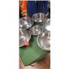 Image 1 : colanders and bowls