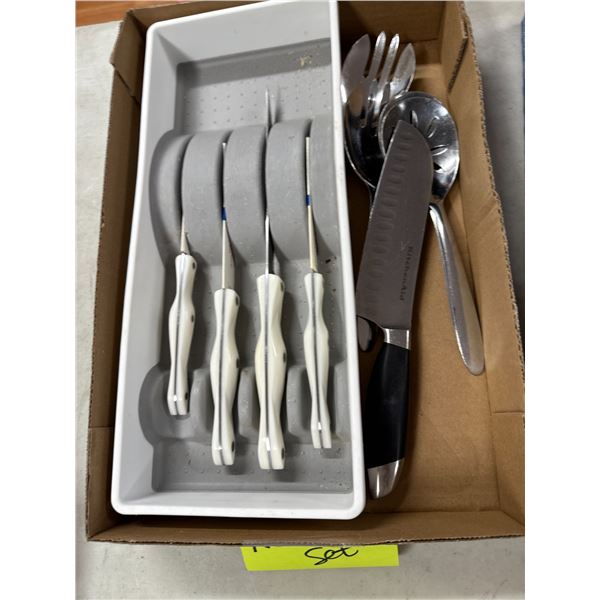 Knife set and kitchen utensil