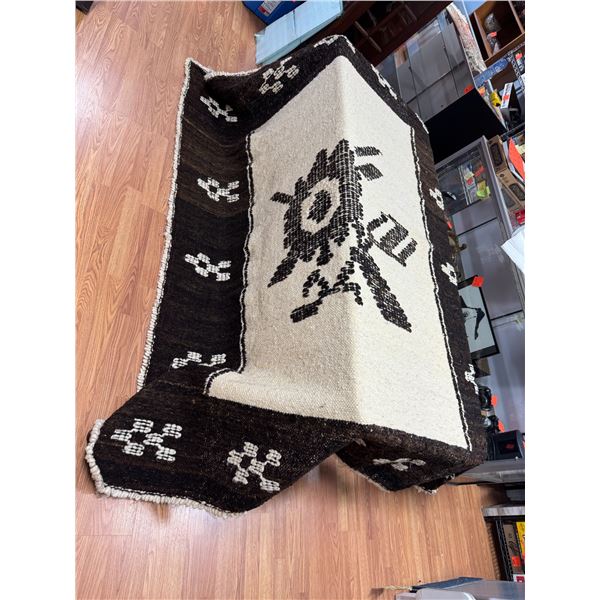 Hand made rug 8 ft x 6ft 8 inches