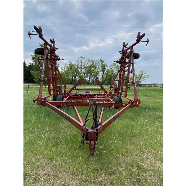IHC 645 Cultivator, approx. 32' c/w 4 bar tine harrows, rear hitch c/w 22" sweeps