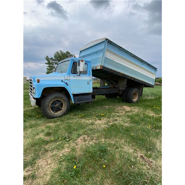 1979 IHC 3-ton truck, c/w 16 ft x 46in. steel Box & single cyl Hoist, roll tarp, 404-V8 gas motor, 5