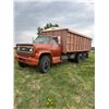 Image 1 : 1979 Chev grain truck, tandem, wood 20 ft B & Hoist, roll tarp, 427V8 5&4 spd, shedded, very good tr