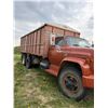 Image 4 : 1979 Chev grain truck, tandem, wood 20 ft B & Hoist, roll tarp, 427V8 5&4 spd, shedded, very good tr