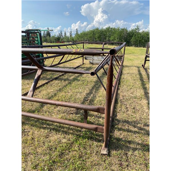 Rectangular bale feeder for 3-bales