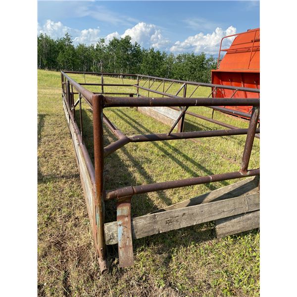 Rectangular bale feeder, approx. 8ft x 22ft