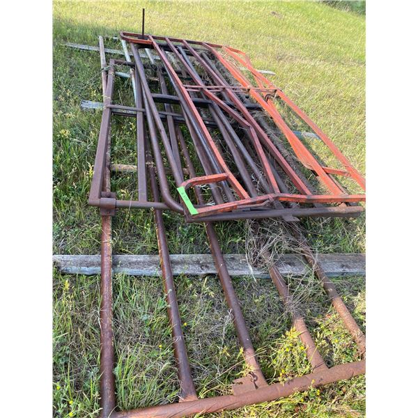 1- Lot of 5 gates, some are bent
