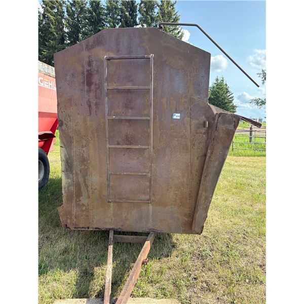 Approx. 250 Bu Creep Feeder on wheels, may need a bit of welding