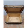 Image 5 : *Wooden Trunk