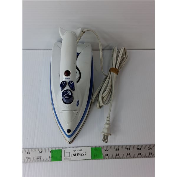 GE Steam Iron- Powers On