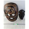 Image 1 : (2) Wooden Carved Masks