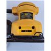 Image 1 : DeWalt HD Palm Grip Sander - Tested