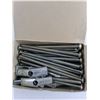 Image 2 : Box of 25 5/16" x 6" Toggle Bolts