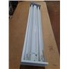 Image 1 : 48" Flourescent Shop Light - Tested