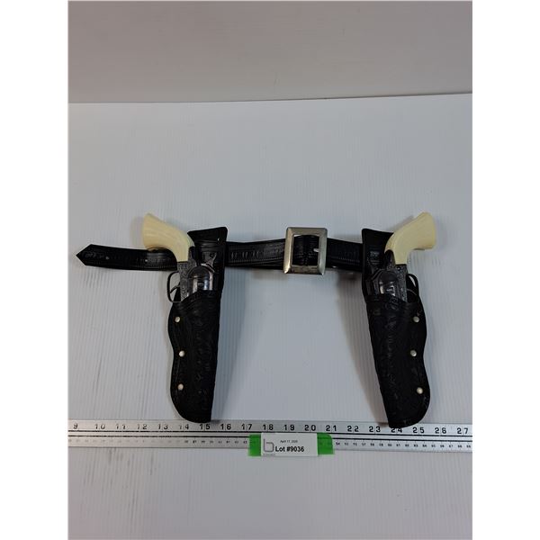 Plastic Kids Costmue Gun Holster w/ (2) Cap Guns