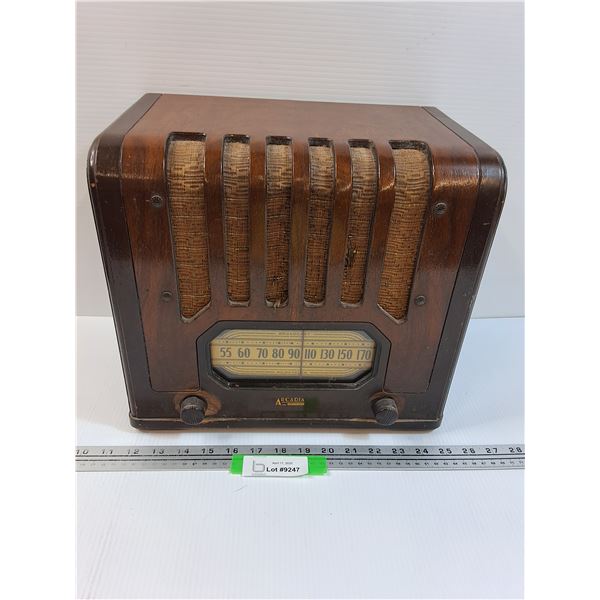 Arcadia MacLeod's Dominion Vintage Radio - 14" x 12" x 8"