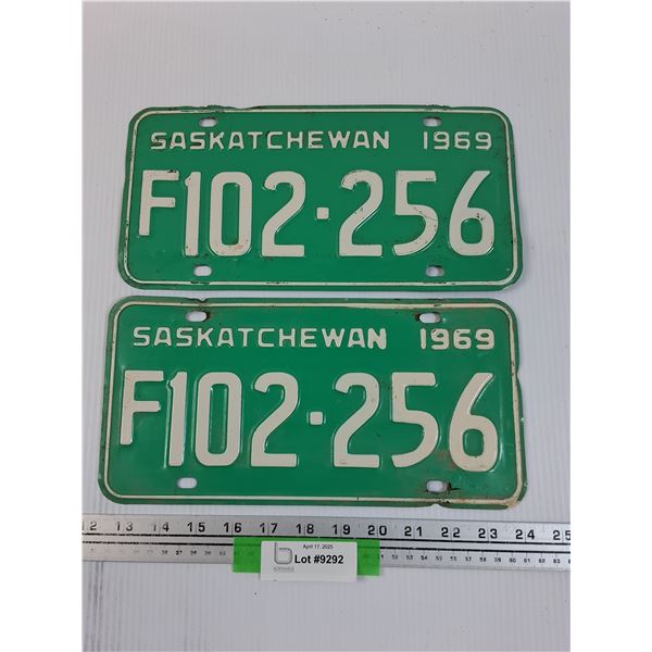 (2) Saskatchewan License Plate Set - 1969