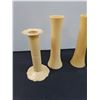Image 2 : (4) French Ivory Vintage Floral Vases Set