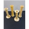 Image 4 : (4) French Ivory Vintage Floral Vases Set