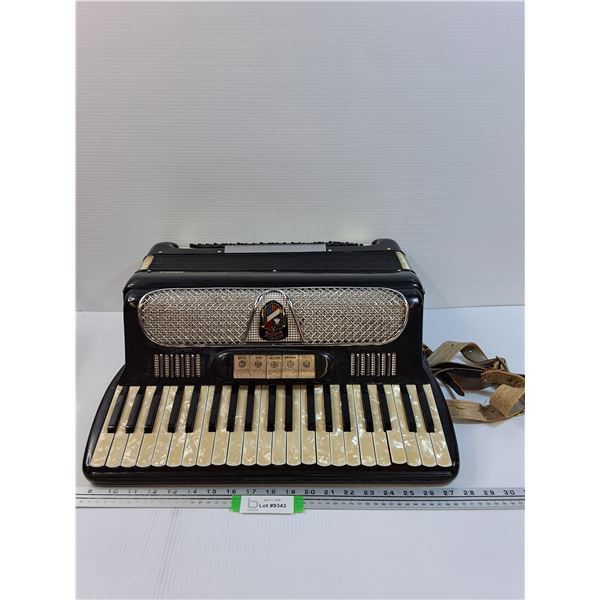 Vardes Accordian - Works - Some Wear