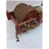 Image 5 : Wood Hand Crank Wool Carding Machine - 22" x 17" x 9"