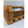 Image 3 : RCA Victor Vintage Radio, Powers On, Some Wear - 8" x 9" x 16"