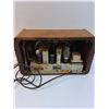 Image 4 : RCA Victor Vintage Radio, Powers On, Some Wear - 8" x 9" x 16"