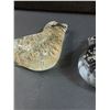 Image 6 : (2) Art Glass Bird Paper Weights (One Has Gold Flakes)