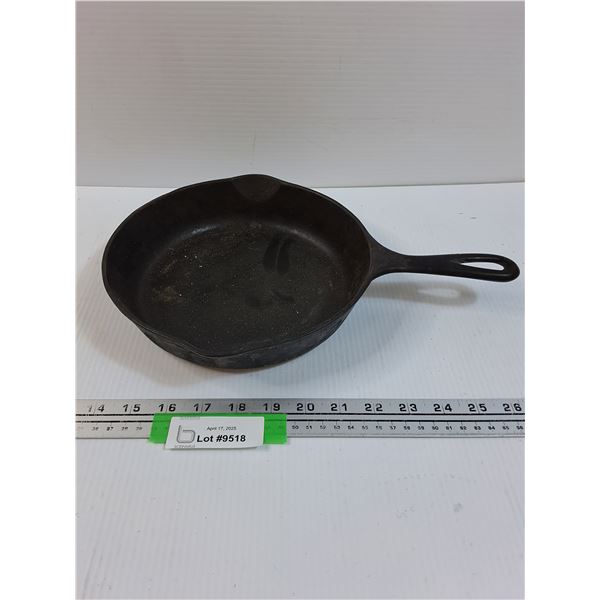 Wagner Cast Iron Frying Pan - 9" Diameter
