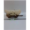 Image 1 : Covered Wagon Decor - 13" x 6.5"