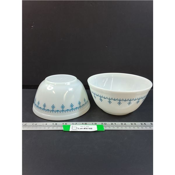 (2) PYREX Snowflake Blue Garland Pattern Bowls - 1.5 Qt