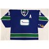 Image 3 : TREVOR LINDEN SIGNED VANCOUVER CANUCKS JERSEY (BECKETT COA)