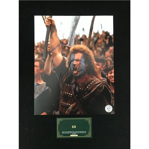 MEL GIBSON SIGNED "BRAVEHEART" 8X10 PHOTO (KB AUTHENTICS COA)