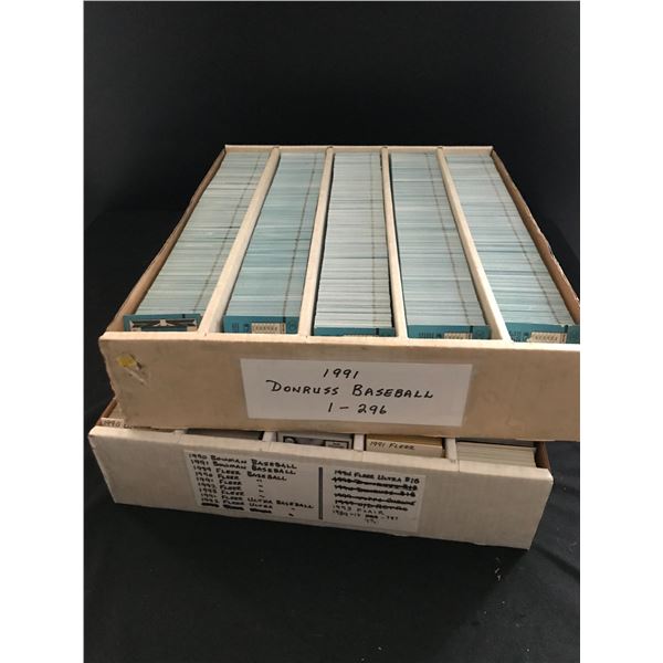 LARGE LOT OF VINTAGE SPORTS CARDS