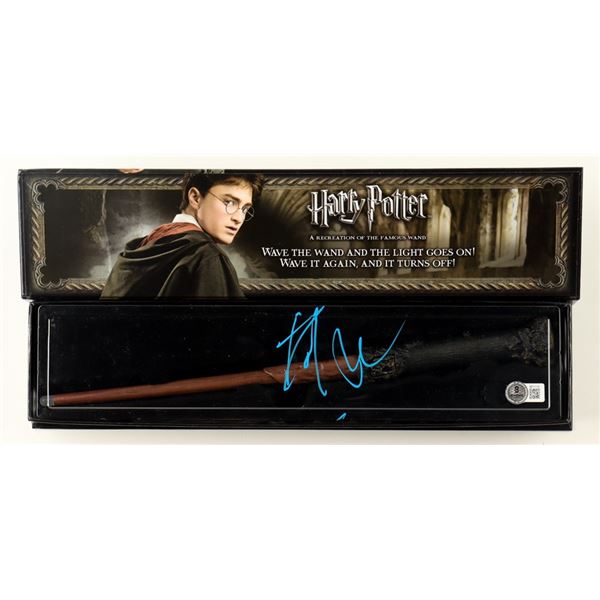 DANIEL RADCLIFFE SIGNED "HARRY POTTER" WAND (BECKETT COA)