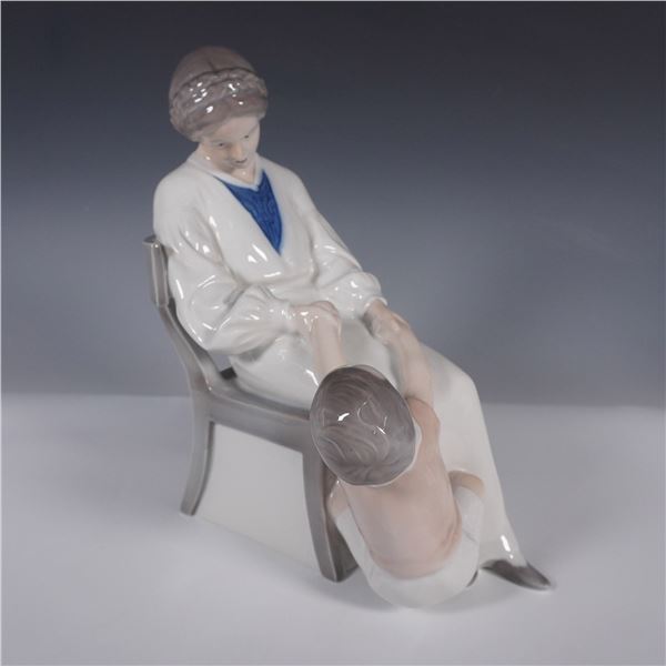 Bing & Grondahl Porcelain Figurine, Dickie's Mama