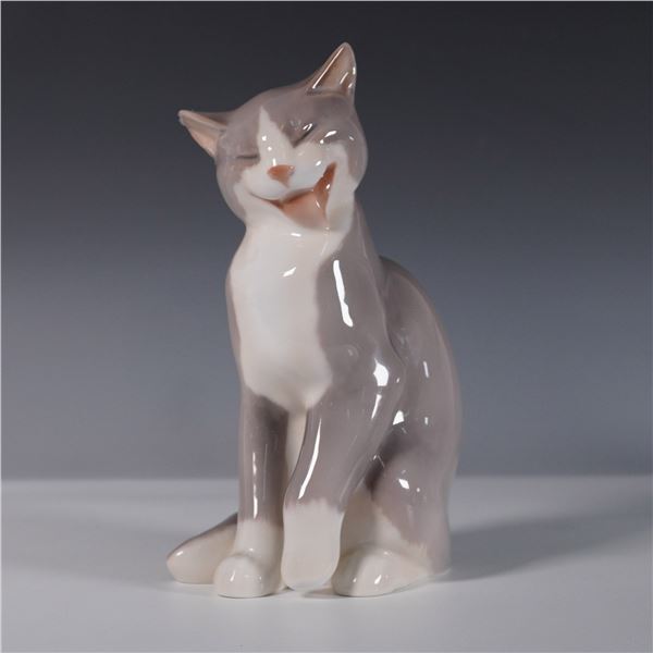 Bing & Grondahl Porcelain Figurine, Preening Cat
