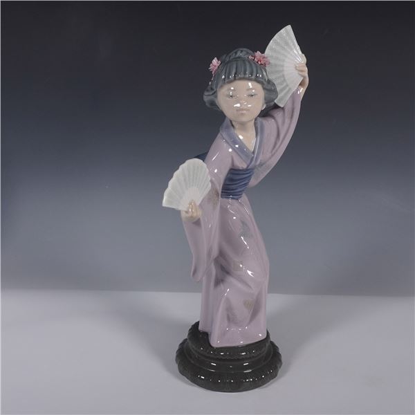 Lladro Madame Butterfly Figurine with Original Box  01004991