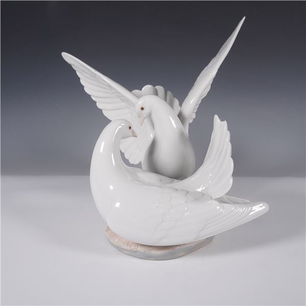 Lladro Porcelain Figurine, Love Nest 01006291