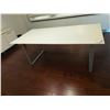 Image 1 : TABLE AVEC DESSUS EN VERRE 78-3/5" X 39-1/4" X 29", HAUTEUR AJUSTABLE