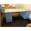 Image 2 : BUREAU DE TRAVAIL GRIS 72" X 30" X 29"