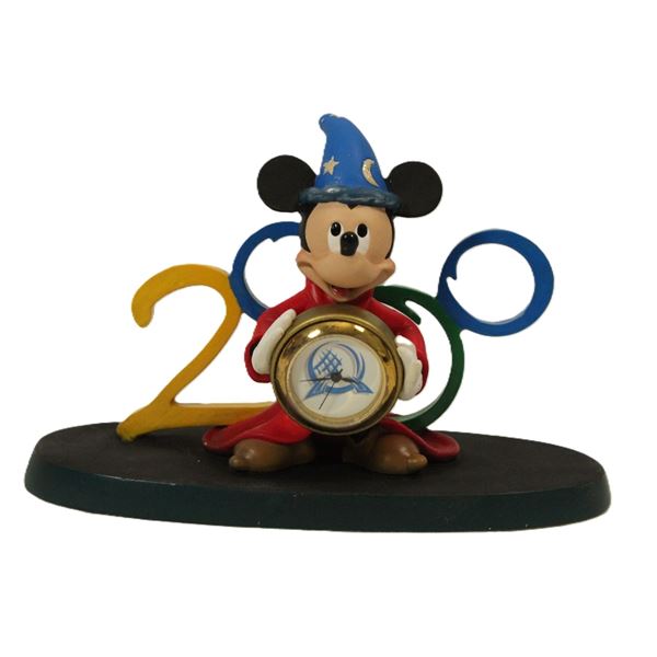 A 1999 Cast Holiday Celebration clock.