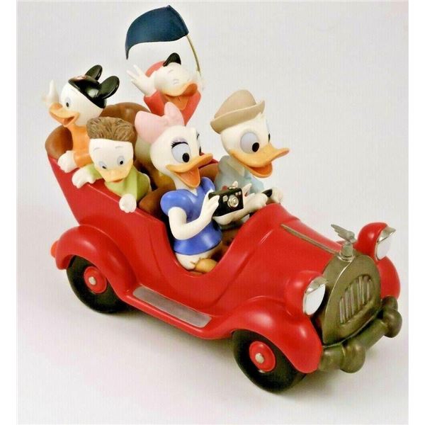 WDCC Donald, Daisy and Donald's Nephews "Family Vacation".