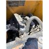 Image 7 : Mustang 960 Skidsteer, c/w 87 in. smooth bucket, SN. 51996, not running