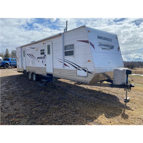 2010 Innsbruck (made by Gulf Stream) ball hitch 32 ft bumper pull holiday trailer, 2 slides, 2 doors